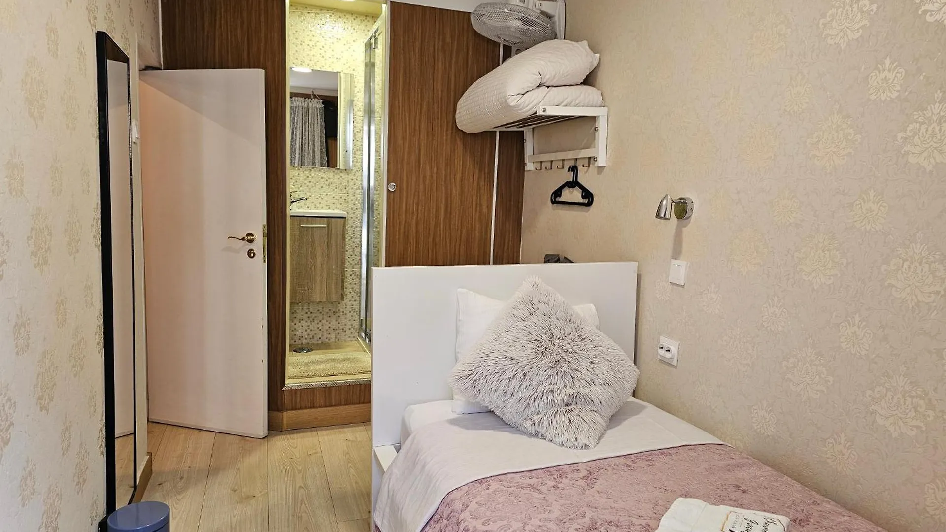 Charme Da Graca - Guest House Lisbon 2*,