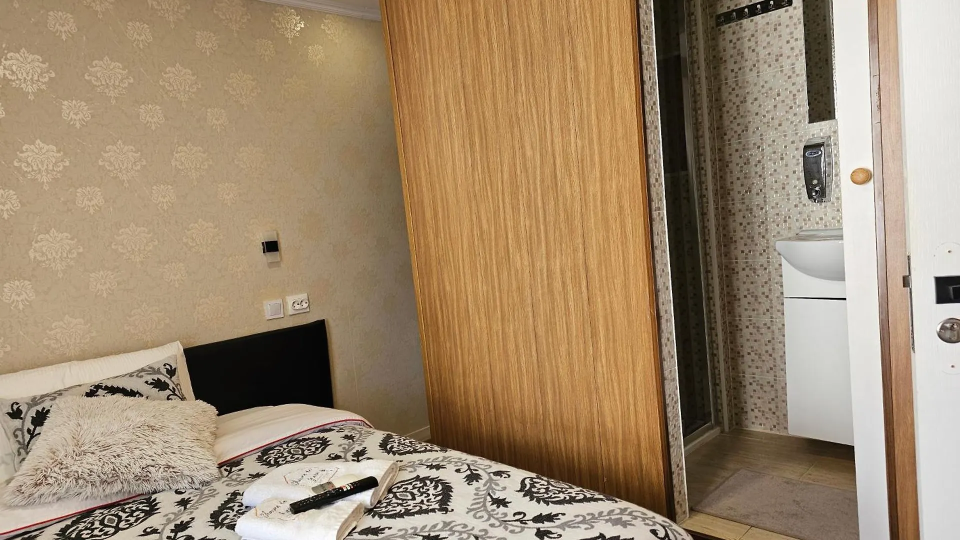 Charme Da Graca - Guest House Lisbon 2*,